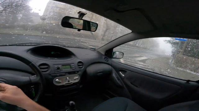 Toyota Yaris | 1.0 I 16V 68 HP | POV Test Drive смотреть онлайн