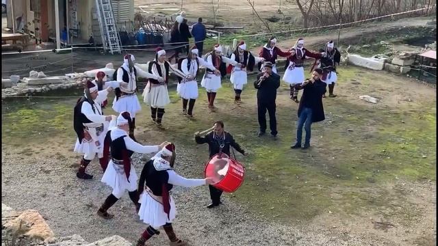 Русалии Петрич играят хорото ,,Арнаут,, на древния площад останал скрит хиляди години в Хераклея... смотреть онлайн