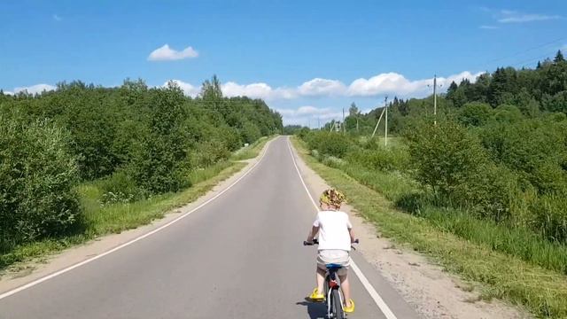 Влог. Проехал на детском велосипеде 30 км.?! Букет цветов для мамы! смотреть онлайн