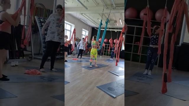 йога в гамаках UNNATA Aerial Yoga ?♀️ смотреть онлайн