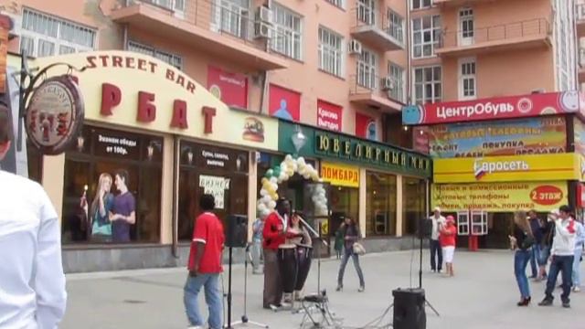 Не похожий... Просто... парень чернокожий. смотреть онлайн