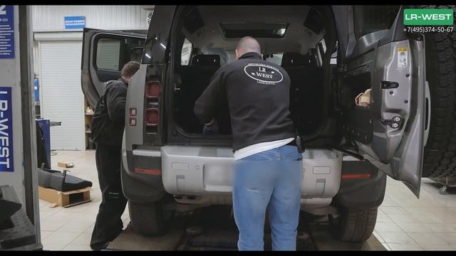 Новый Дефендер | Установка выдвижных порогов за 200.000 руб. | LR-West