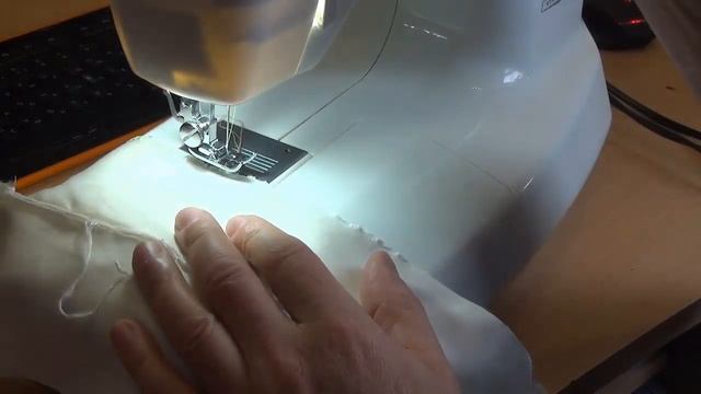 Как настроить ЗИГЗАГ на МЯГКУЮ ткань Регулировка зигзага на машинке смотреть онлайн