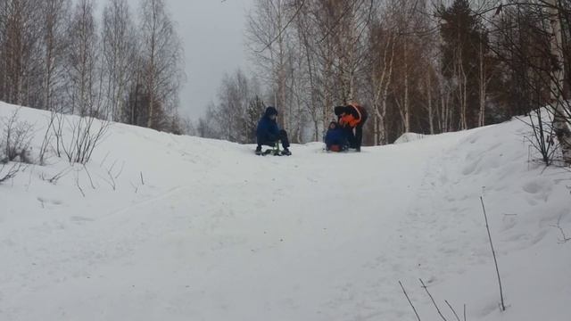 С горки на бублике тоже прикольно кататься ;)) смотреть онлайн