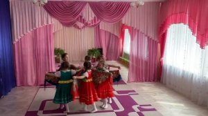 Народный танец с платками. Подготовительная группа.