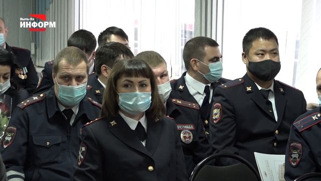 Полицейские принимают поздравления смотреть онлайн