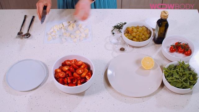 Рецепт: Греческий салат с виноградом [WOWBODY-меню на Новый год]
