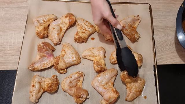 Куриные крылышки в кисло-сладком соусе в духовке. смотреть онлайн