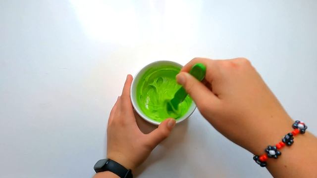 Как сделать слайм своими руками / Слайм за 5 минут из крахмала шампуня и крема / Слайм без клея смотреть онлайн