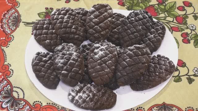 Шоколадное песочное печенье "Шишка" смотреть онлайн