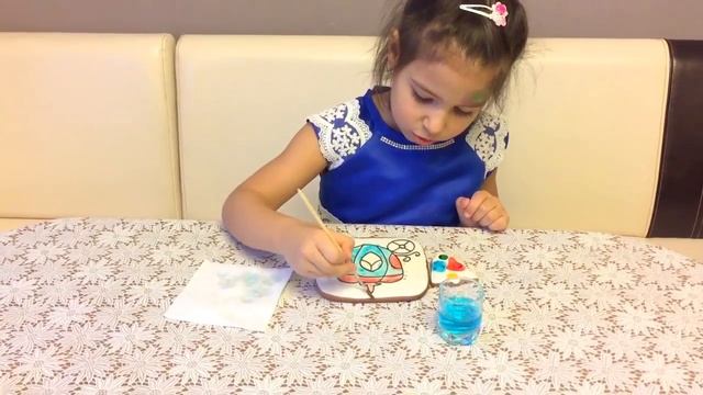 ВКУСНАЯ РАСКРАСКА карета Золушки - Раскрашиваем пряник для детей и кушаем смотреть онлайн