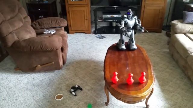 Robosapien v2 bowling, human interaction and more смотреть онлайн