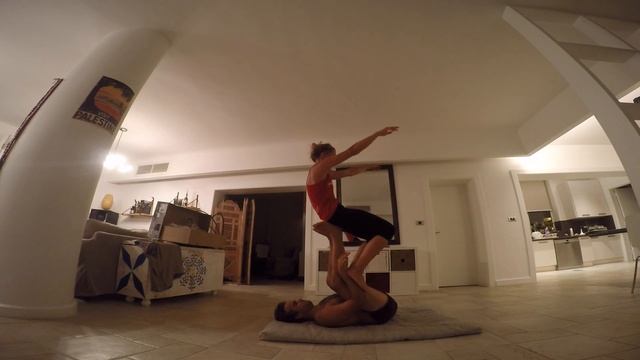 AcroYoga Washing Machines with Oliver & Sharon смотреть онлайн