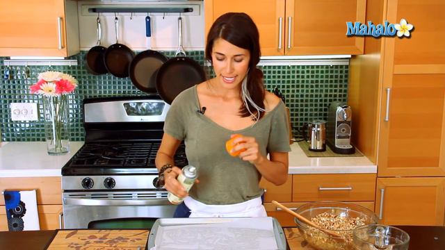 How to Make Sweet and Nutty Granola With Cacao смотреть онлайн