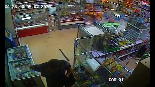 Женщина расплачивалась чужой картой в магазинах Южно-Сахалинска смотреть онлайн