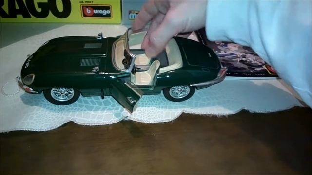 Jaguar E-Type Cabriolet 1/18 Bburago смотреть онлайн
