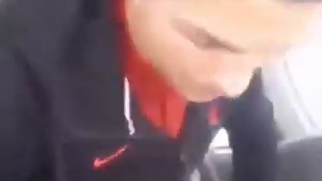Cristiano Ronaldo para autobus para ir con niño que quería un abrazo de el смотреть онлайн