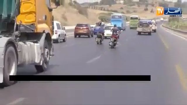 شاهد كيف يقود سائقي الدراجات النارية في الجزائر...هل هو تهور أم مهارة..؟???? смотреть онлайн