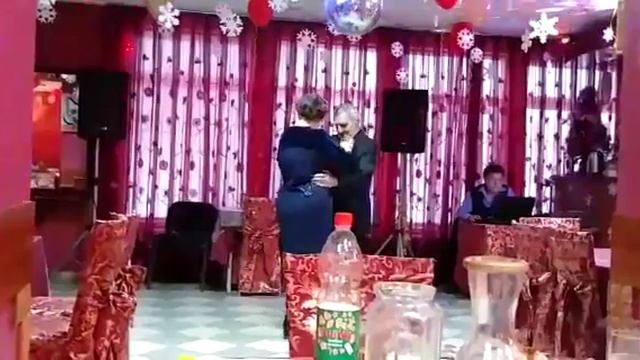 Танцы заказывали? Пляшем со сватом у него на юбилее) смотреть онлайн