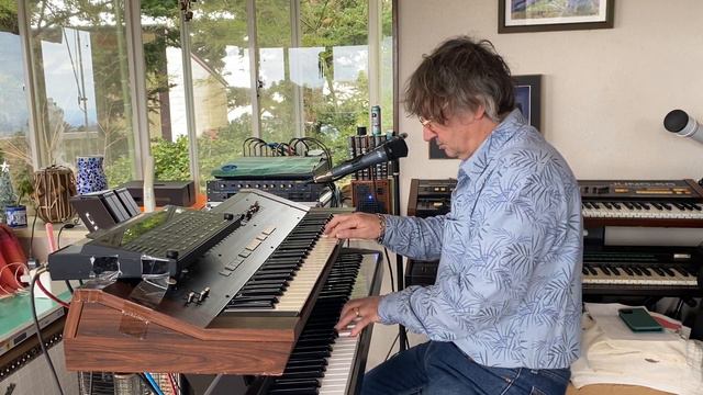 I'm not in love ( cover ) Composed by 10cc Yamaha SK 20 synthesizer смотреть онлайн