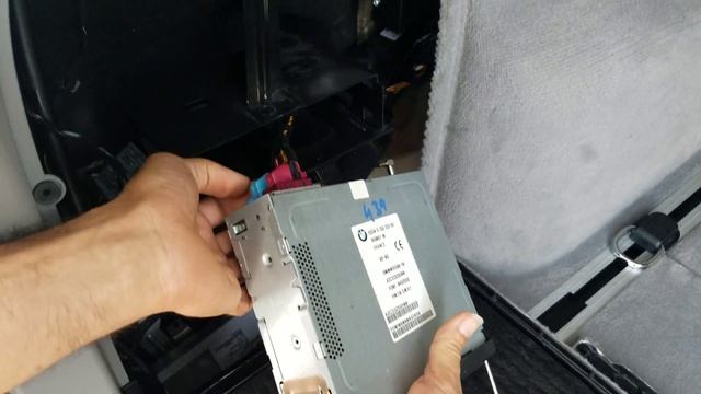 How to Remove Navigation Drive Unit from BMW X3 2008 for Repair. смотреть онлайн