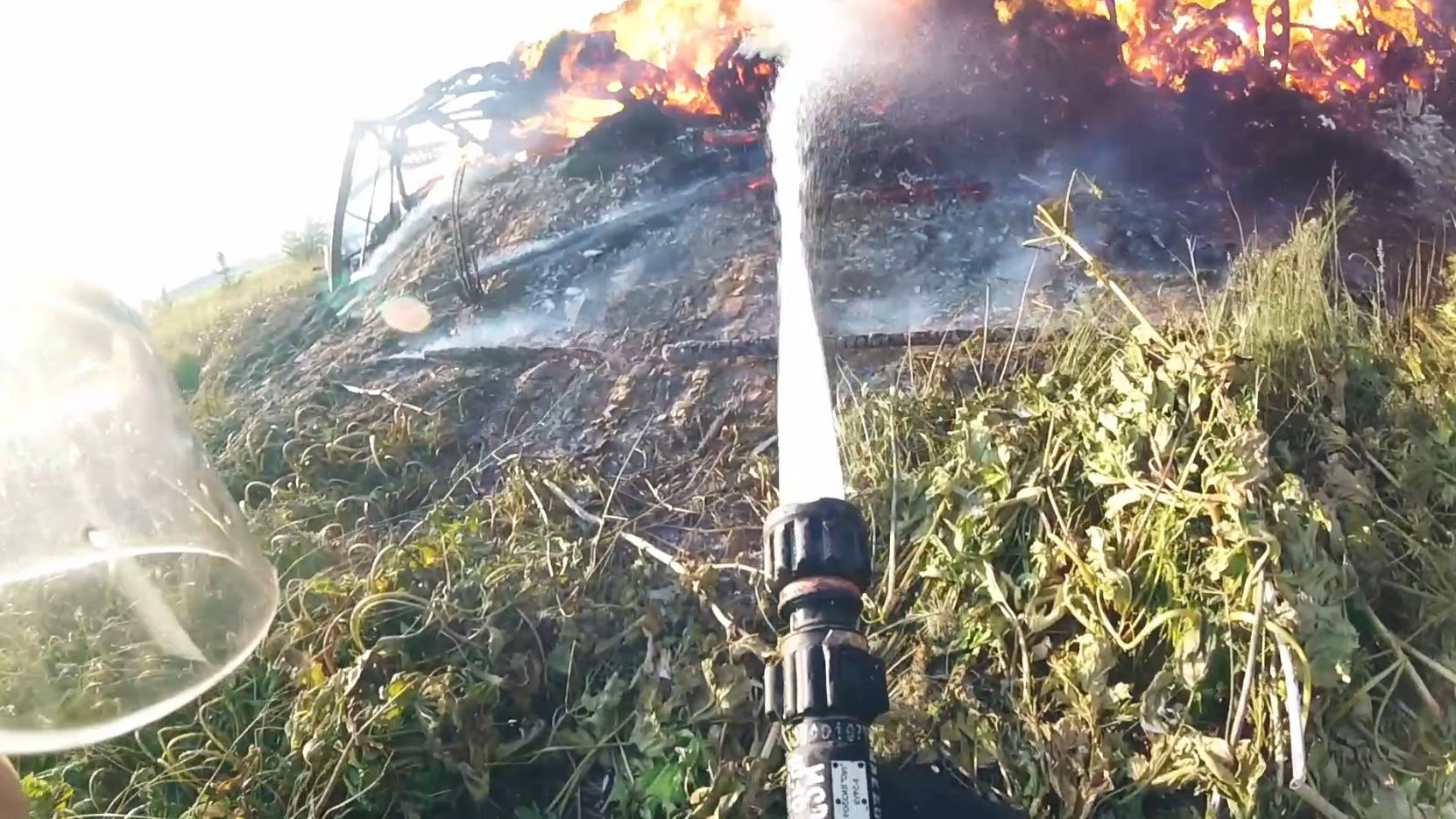 Глазами МЧС - тушение сенных складов смотреть онлайн