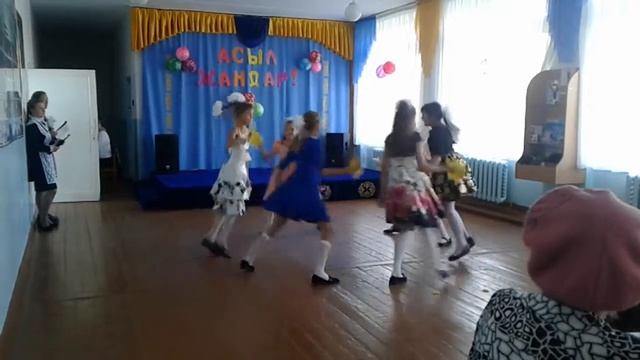 Танец ко дню пожилых "Светит солнышко для всех" смотреть онлайн