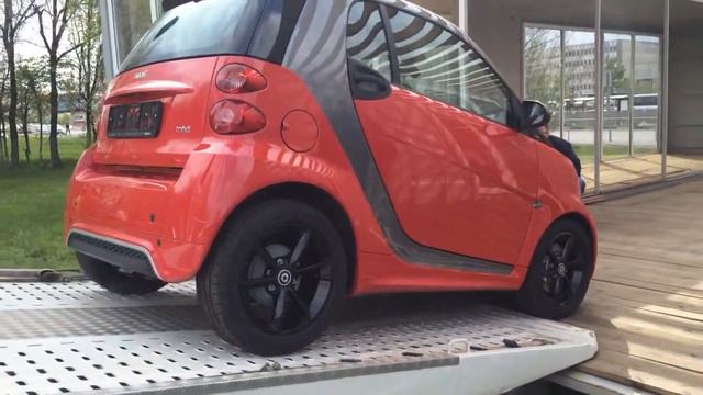 Smart ForTwo parking show room смотреть онлайн