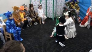 Новогоднее party в детском саду Дед Мороз жжёт и подарки от Макса и Кати для деток в садике (Дети)