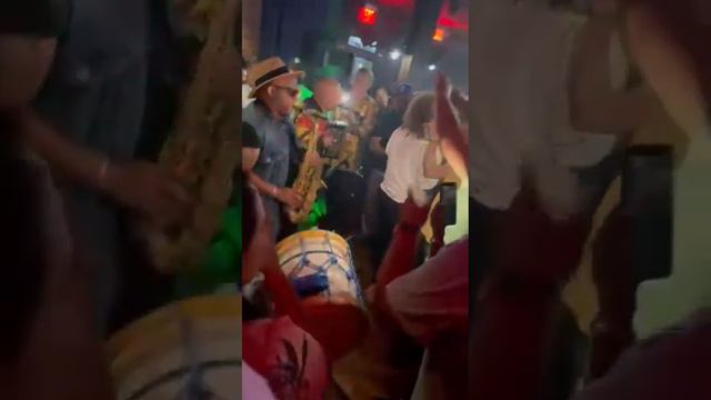 Los Suares. Cheo tambora con el prodigio смотреть онлайн