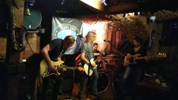 The JET's in Jimi Hendrix Club (SPb)