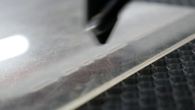 Настольный СО2 станок по дереву, фанере, пластику VENO 530 смотреть онлайн