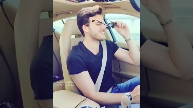 Поет в машине°°° смотреть онлайн