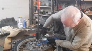 Снимаем подшипника колеса мотоцикла (эндуро, кросс)