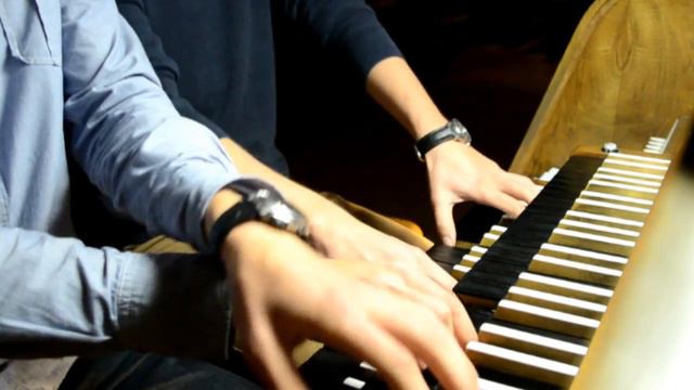 1 Organ - 2 People - 3 Feet - 4 Hands: AC/DC Thunderstruck (after David Garrett's version) смотреть онлайн