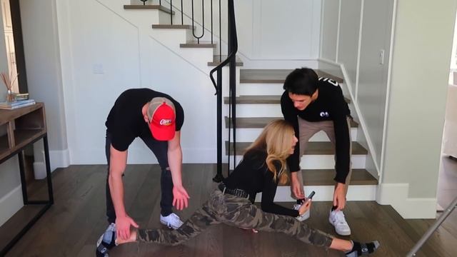 MOM REACTS TO MY TIK TOKS!! смотреть онлайн
