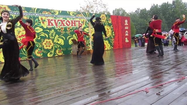 Танец на 6-м фестивале"КухонЪ" в д. Реброво смотреть онлайн