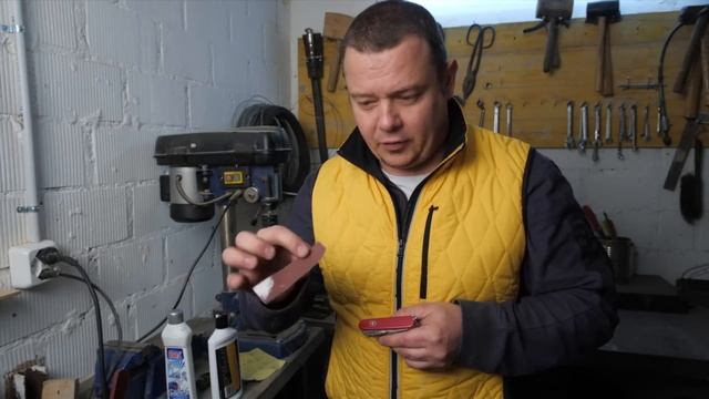How to polish the scales from your Swiss Army Knife - Victorinox customize & maintenance 13/20 смотреть онлайн