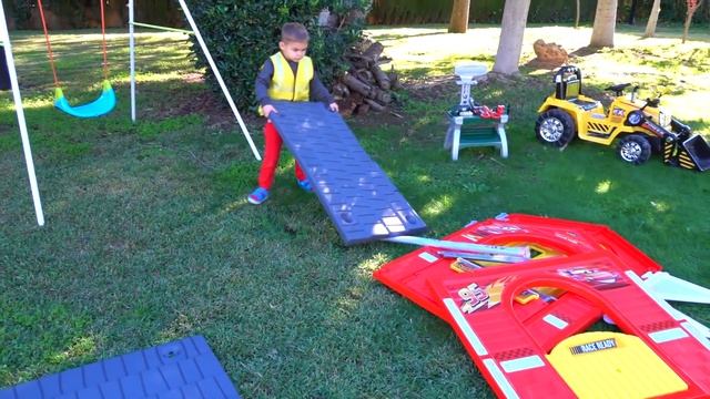 Дима строит гараж для Тачки и мешает маме медитировать | Дима и Машинки смотреть онлайн