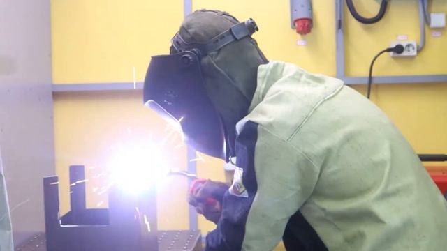 Демонстрационный экзамен по компетенции "Обработка листового металла" смотреть онлайн