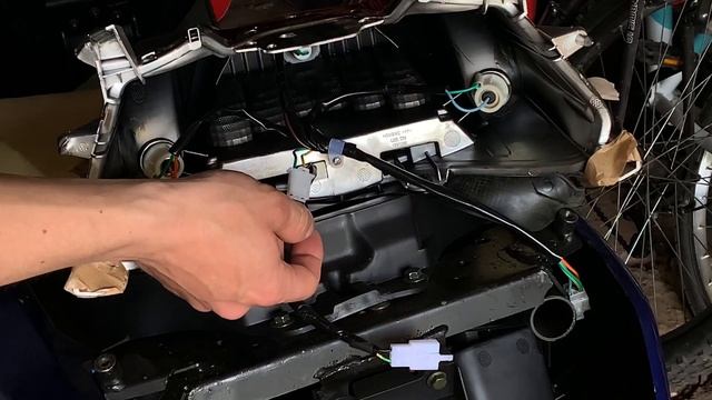 Скутер Quantum 50. Небольшая доработка стоп-сигнала. смотреть онлайн