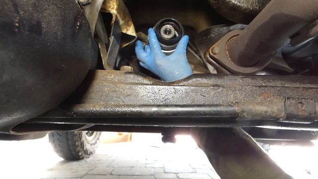 How to Replace Rear Output Drive Shaft Seal in Transfer Case смотреть онлайн