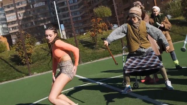 Александр Охотин и Oba-Eba. Бабушка танцует тверк смотреть онлайн