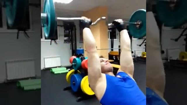 Французский жим на наклонной скамье смотреть онлайн