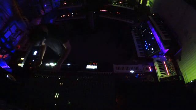 Dr. VHiBEZ - "Mesmerised" / Behringer Deepmind 12, Neutron / Squarp Pyramid смотреть онлайн