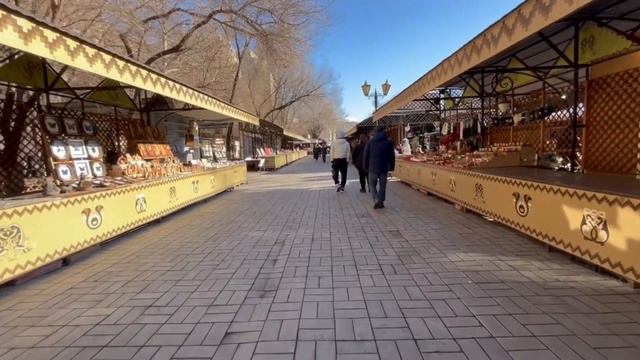 ЕРЕВАНСКИЙ ВЛОГ | Знакомимся с Ереваном | Площадь Республики | Рынок "Вернисаж" | Ереван 2024 смотреть онлайн