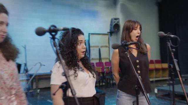 "לונדון" מתוך חדר החזרות ל"חנוך לוין – האופרה" смотреть онлайн