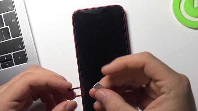 Как вставить SIM карту в iPhone 13 / Открытие слота под СИМ карту на iPhone 13 смотреть онлайн