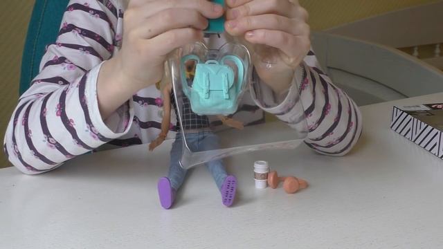 Аксессуары для Барби. Кукла Барби модница. Куклы Барби видео для девочек. Одевалки Барби аксессуары смотреть онлайн