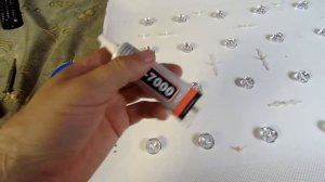 Как разобрать телевизор LG  снять матрицу и приклеить линзы светодиода, убрать пятно. клей B-7000!!